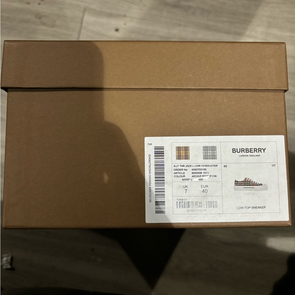 Brand New in the box never worn - Picture 7 of 7